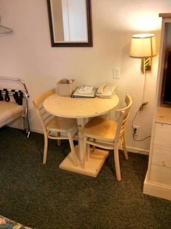 Imagen de la habitación del Motel Green Gables & Suites. Foto 3