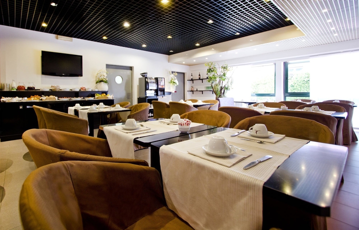 Imagen del bar/restaurante del Motel Green Hotel. Foto 2