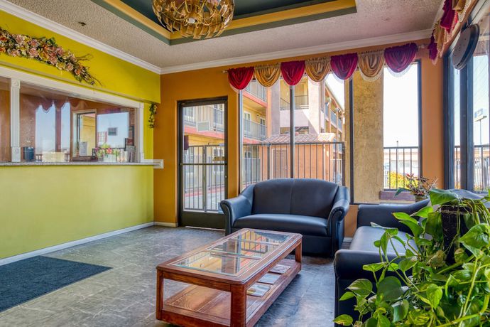 Imagen de los interiores del Motel Heritage Inn and Suites, Corona. Foto 19