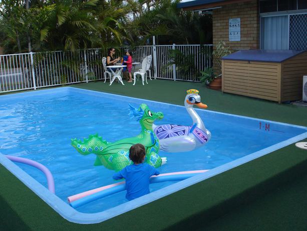 Imagen de la piscina del Motel Hi-Way Units. Foto 20