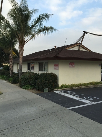 Imagen de los exteriores del Motel Hi-way Host. Foto 16