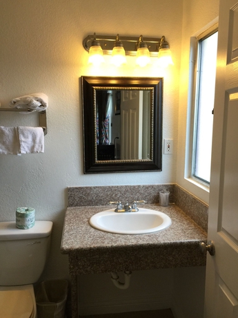 Imagen de la habitación del Motel Hi-way Host. Foto 14