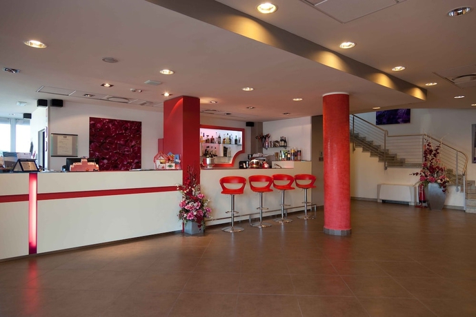 Imagen del bar/restaurante del Motel Hotel Prestige. Foto 2