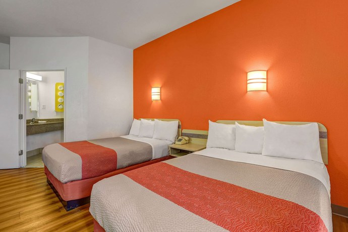 Imagen de la habitación del Motel Howard Johnson by Wyndham Lemoore. Foto 7