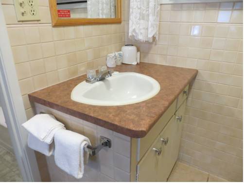 Imagen de la habitación del Motel Inntowne. Foto 4