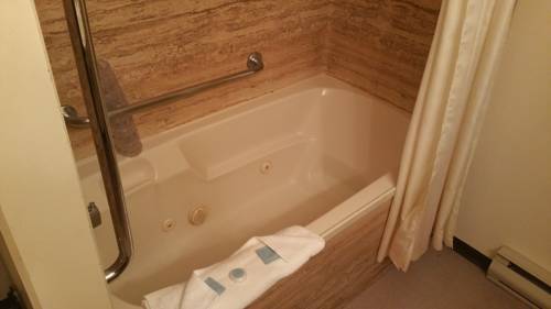 Imagen de la habitación del Motel Inntowne. Foto 5