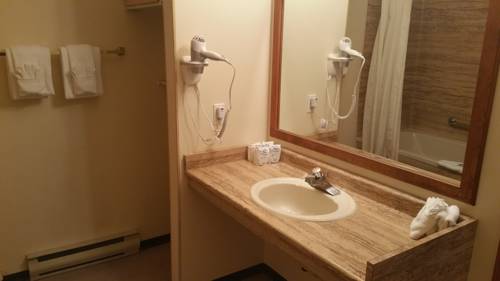 Imagen de la habitación del Motel Inntowne. Foto 6
