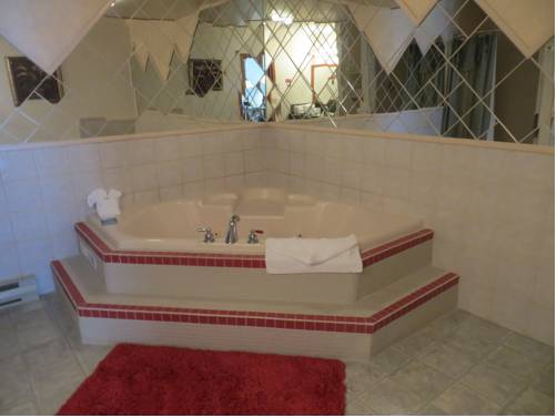 Imagen de la habitación del Motel Inntowne. Foto 10