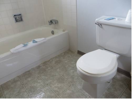 Imagen de la habitación del Motel Inntowne. Foto 14