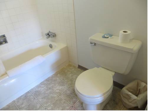 Imagen de la habitación del Motel Inntowne. Foto 15