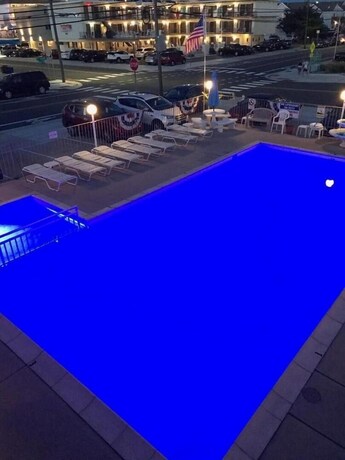 Imagen de la piscina del Motel Isle Of Capri. Foto 34