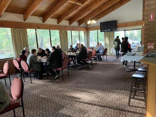 Imagen del bar/restaurante del Motel Kingswood Apartments. Foto 8