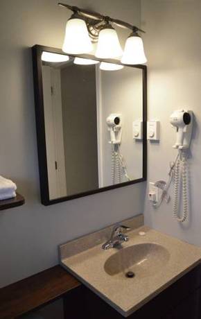 Imagen de la habitación del Motel Knights Inn Merritt. Foto 7