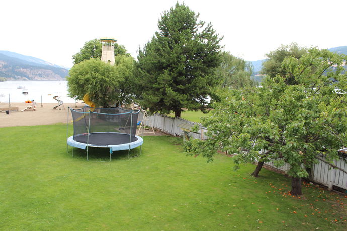 Imagen de los exteriores del Motel Kokanee Beach Resort. Foto 13