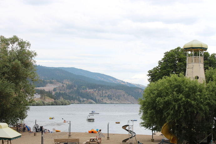 Imagen de los exteriores del Motel Kokanee Beach Resort. Foto 15
