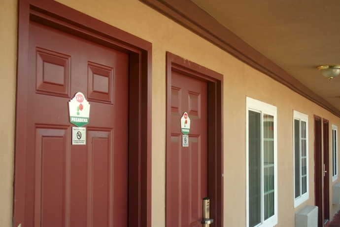 Imagen de los exteriores del Motel La Casa Inn, Pasadena. Foto 16