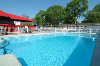 Imagen de la piscina del Motel Le Gite. Foto 16