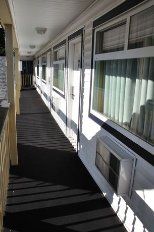 Imagen de los exteriores del Motel Linda Vista, Surrey. Foto 14
