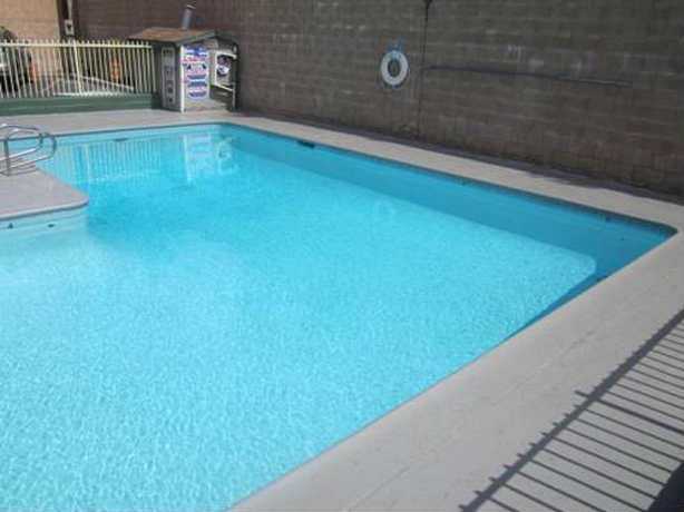 Imagen de la piscina del Motel Little Boy Blue. Foto 13