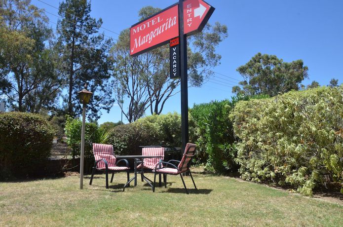 Imagen de los exteriores del Motel Margeurita. Foto 18