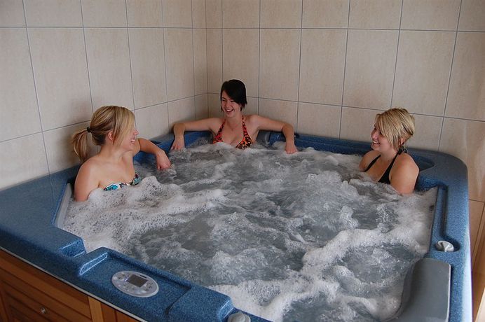 Imagen de los exteriores del Motel Meneres. Foto 10