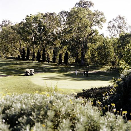 Imagen de los exteriores del Motel Meneres. Foto 12