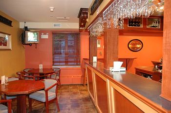 Imagen del bar/restaurante del Motel Midtown And Suites, Moncton. Foto 2