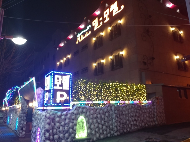 Imagen de los exteriores del Motel Mill. Foto 18