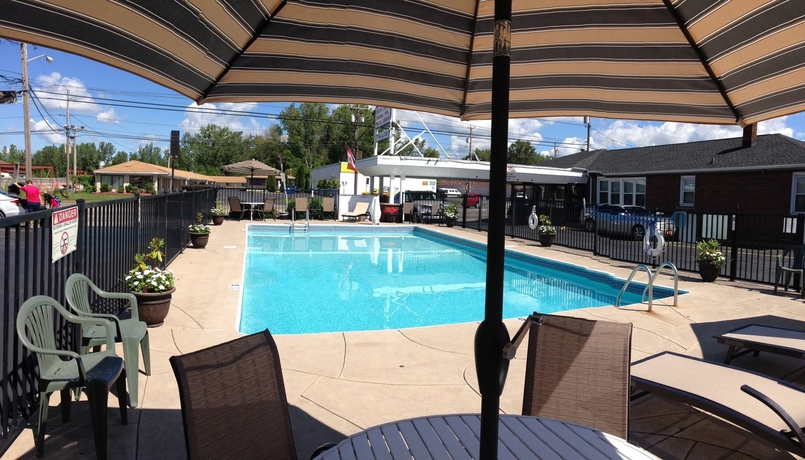 Imagen de la piscina del Motel Moonlite Niagara Falls. Foto 14