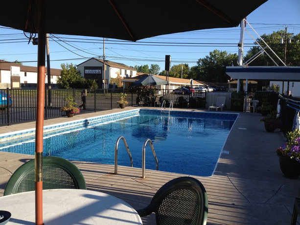 Imagen de la piscina del Motel Moonlite Niagara Falls. Foto 15