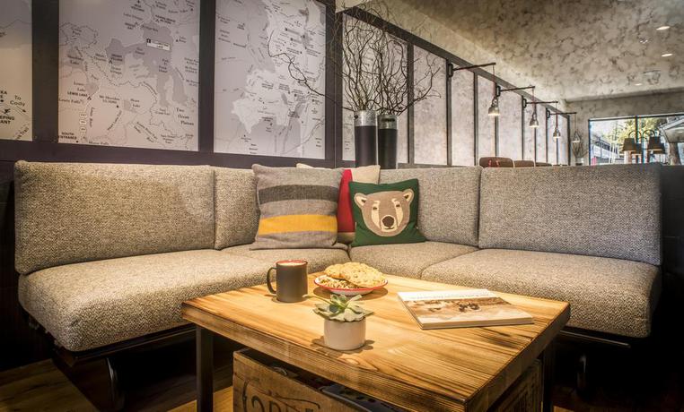 Imagen de los interiores del Motel Mountain Modern. Foto 5