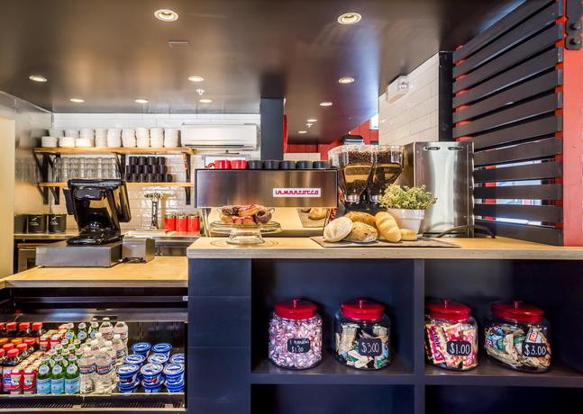 Imagen de los interiores del Motel Mountain Modern. Foto 8