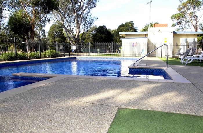 Imagen de la piscina del Motel Nagambie Caravan Park and. Foto 19