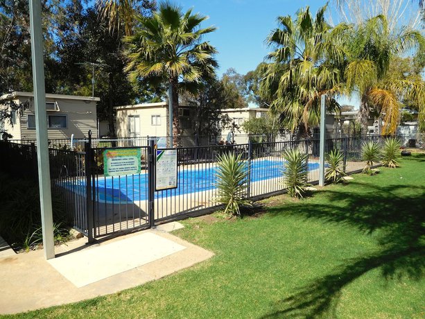 Imagen de la piscina del Motel Narrabri and Caravan Park. Foto 19