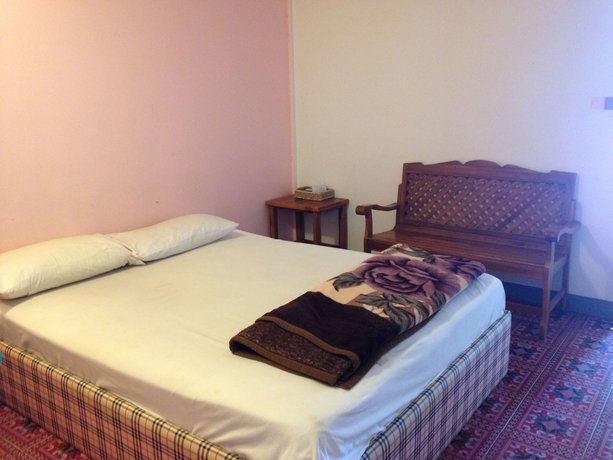 Imagen de los exteriores del Motel Natpob Sleep Station. Foto 9