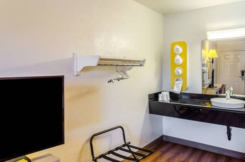 Imagen de la habitación del Motel North Charleston Lodge. Foto 4