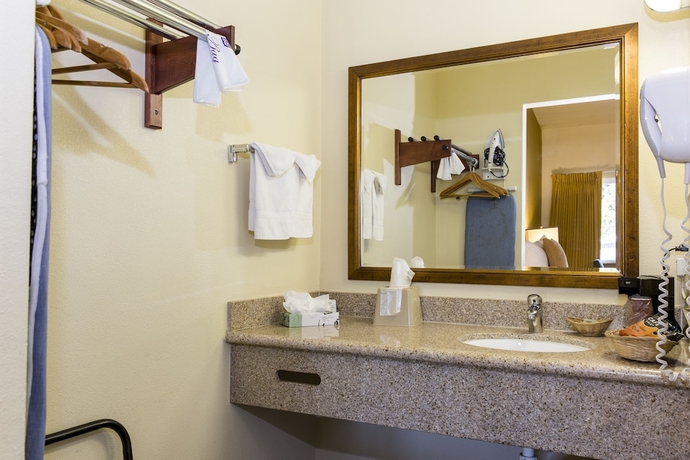 Imagen de la habitación del Motel Ocean Palms, Pismo Beach. Foto 10