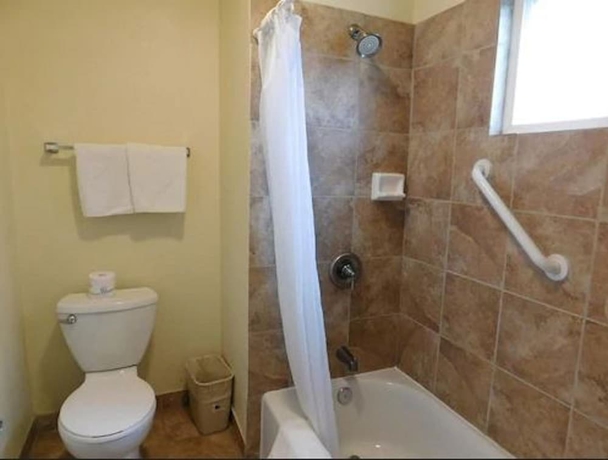 Imagen de la habitación del Motel Ocean Palms, Pismo Beach. Foto 14