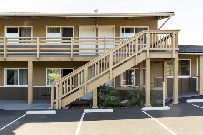 Imagen de los exteriores del Motel Ocean Palms, Pismo Beach. Foto 15