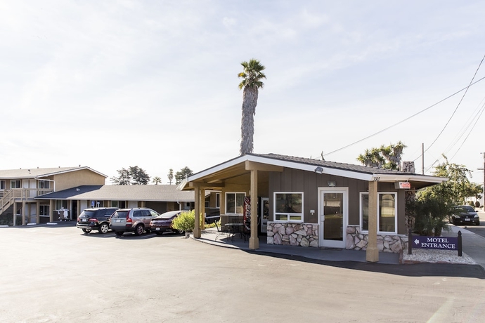Imagen de los exteriores del Motel Ocean Palms, Pismo Beach. Foto 17