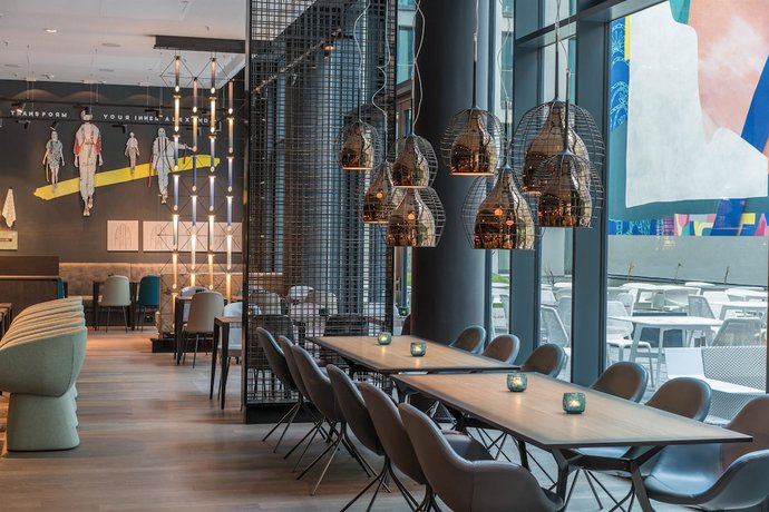 Imagen de los interiores del Motel One Berlin - Alexanderplatz. Foto 20