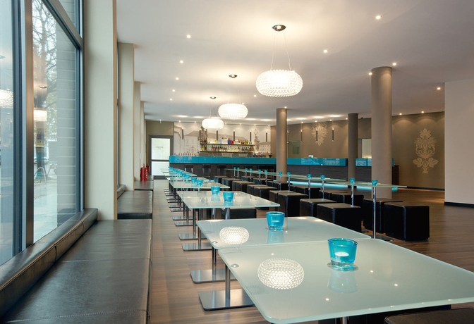 Imagen del bar/restaurante del Motel One Berlin Bellevue. Foto 2