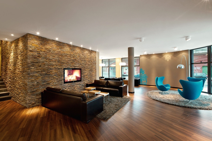 Imagen de los interiores del Motel One Berlin Bellevue. Foto 14