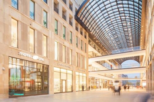 Imagen general del Motel One Berlin - Potsdamer Platz. Foto 7