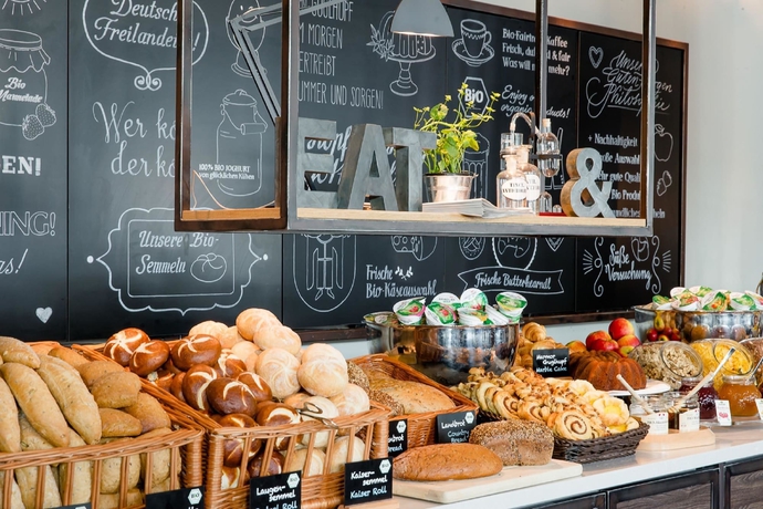 Imagen del bar/restaurante del Motel One Freiburg. Foto 10