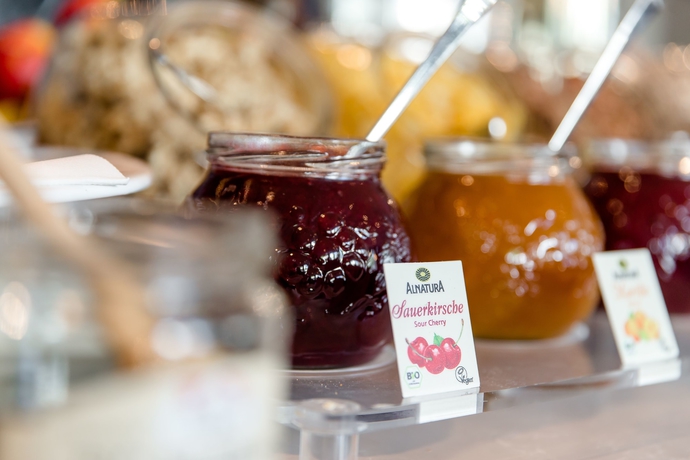 Imagen del bar/restaurante del Motel One Freiburg. Foto 12