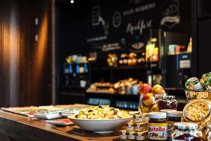 Imagen del bar/restaurante del Motel One Freiburg. Foto 13