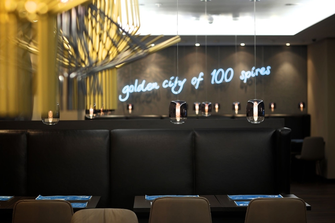 Imagen del bar/restaurante del Motel One Prague - Florentinum. Foto 6