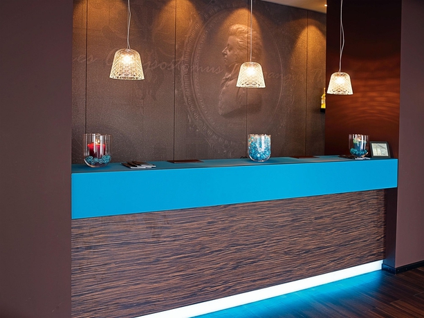 Imagen de los interiores del Motel One Salzburg - Mirabell. Foto 5