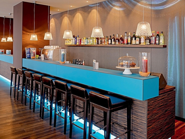Imagen del bar/restaurante del Motel One Salzburg - Mirabell. Foto 2